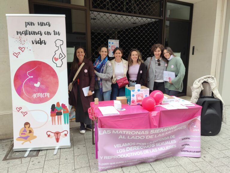 Las matronas se reivindican como cuidadoras de la mujer más allá del embarazo y el parto