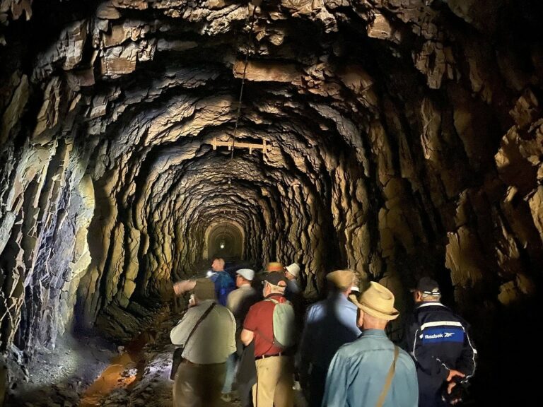 La Asociación Cultural Ferroviaria de Ciudad Real ha realizado recientemente esta visita, con el historiador y experto de esta zona, Raúl Daimiel