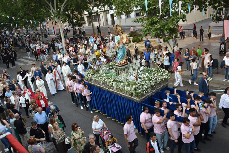 Puertollano: Ofrenda, eucaristías, rosario del aurora y procesión en la fiesta de María Auxiliadora
