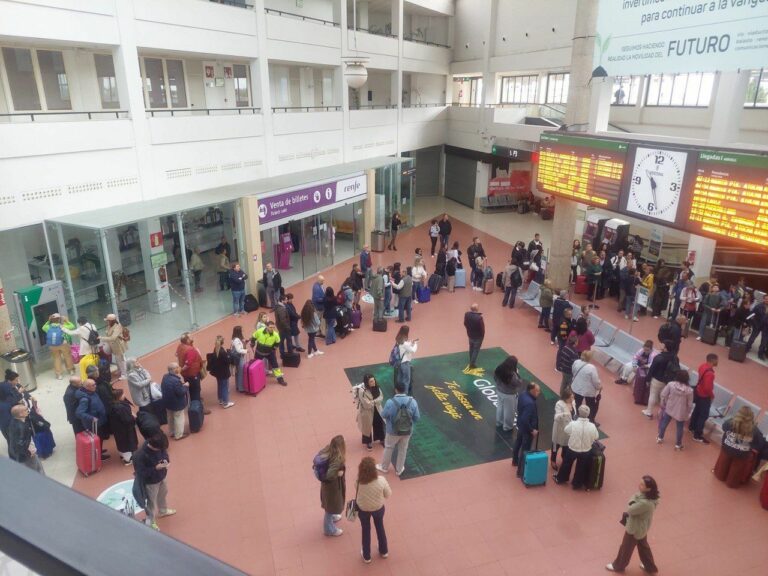 UGT denuncia ante la Inspección de Trabajo a Grupo Renfe por la falta de personal en los puntos de venta de la estación de Ciudad Real