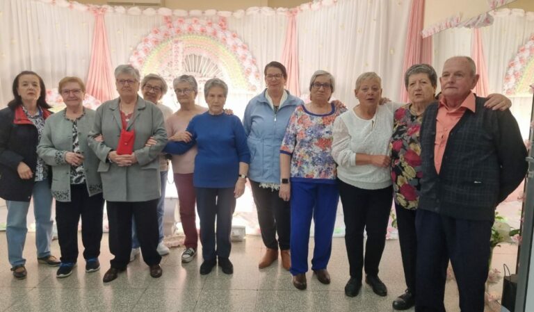 La Barriada Constitución de Puertollano inaugura su XXVI Cruz de Mayo con gran participación vecinal
