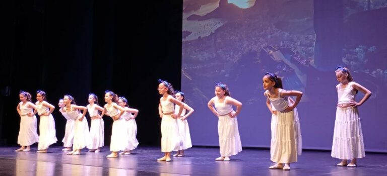 Más de 1.000 escolares viven una mañana mágica en el Auditorio de Puertollano gracias al Conservatorio de Danza Más de 1.000 escolares viven una mañana mágica en el Auditorio de Puertollano gracias al Conservatorio de Danza