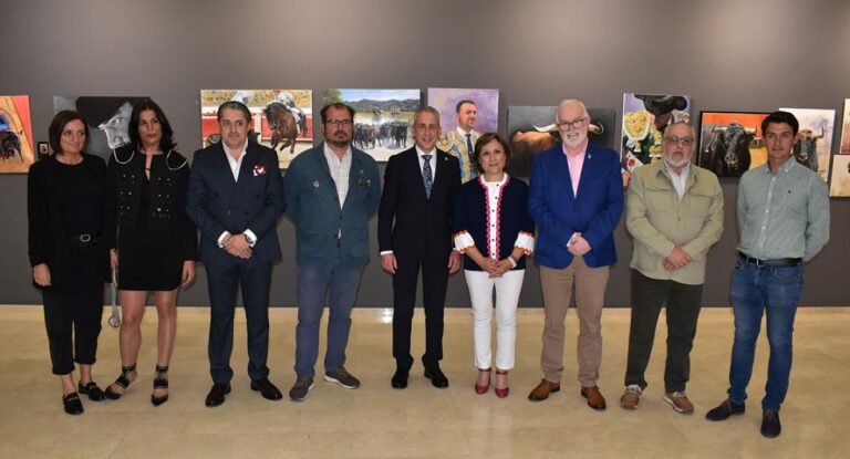 Puertollano: Una sola mirada une en una exposición el arte, la caza y la tauromaquia