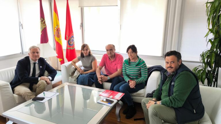 Cañizares se reúne con Comisiones Obreras ante el riesgo de pérdida de la atención presencial en la estación del AVE