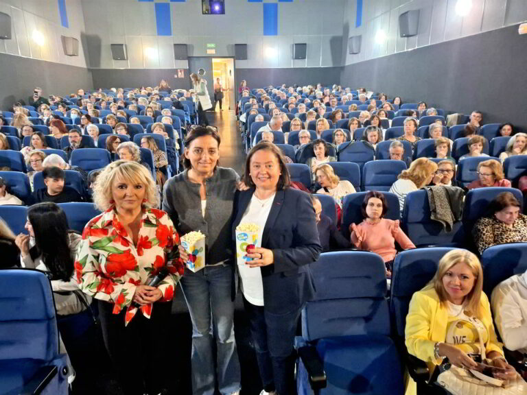 Puertollano: Maternidad, violencia machista y el espíritu emprendedor femenino en la primera proyección de «Los lunes violeta»