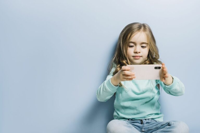 Las ventajas y desventajas de los teléfonos inteligentes para los niños