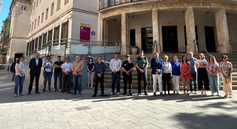 La Subdelegación del Gobierno en Ciudad Real guarda un minuto de silencio por el asesinato machista de María en Cáceres