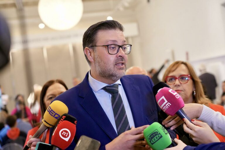 El Gobierno regional celebra ser la cuarta comunidad autónoma que más invierte por alumno y alumna, por detrás de Navarra, Asturias y Galicia    