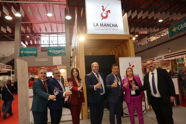 El Gobierno de Castilla-La Mancha presente en FENAVÍN con el stand de Campo y Alma en el que estarán las denominaciones de origen vínicas de la región