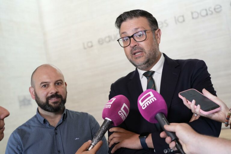 El Gobierno regional dotará en las próximas semanas a 156 centros educativos con kits de radio