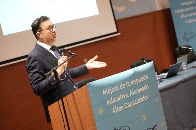 Los centros educativos de la región contarán desde el lunes con la guía ‘Mejora de la respuesta educativa al alumnado con altas capacidades’   