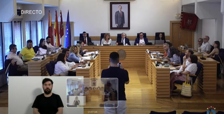 El Pleno secunda el cambio de calificación del Punto Limpio de zona verde a polivalente y aprueba subidas para taxis y autobús urbano