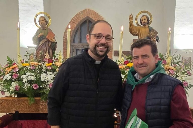 Ricardo Chamorro acompaña a los vecinos de Fontanarejo en la tradicional fiesta de las Luminarias