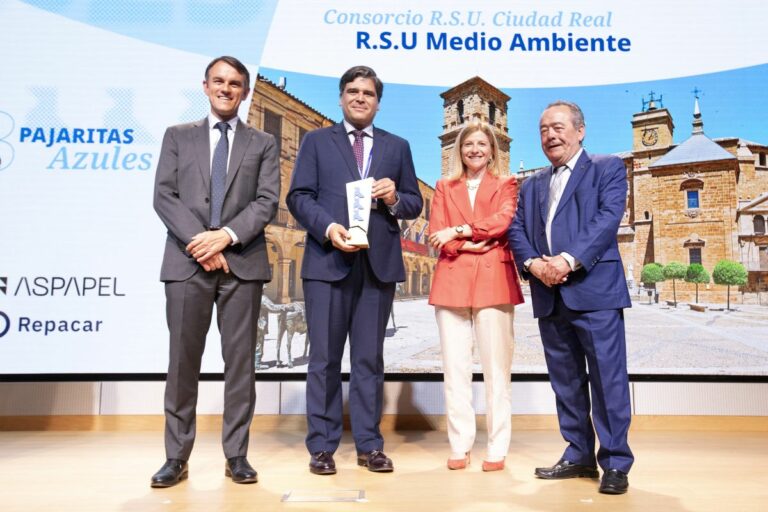 El Consorcio RSU de Ciudad Real vuelve a conseguir el premio especial “Pajarita Ilustre” de ASPAPEL, por su trabajo para impulsar el reciclaje de papel y cartón
