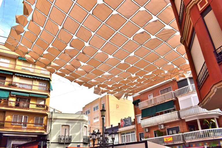 El alcalde de Puertollano confía en que “si puede ser este año» será licitada la instalación de toldos en la zona centro