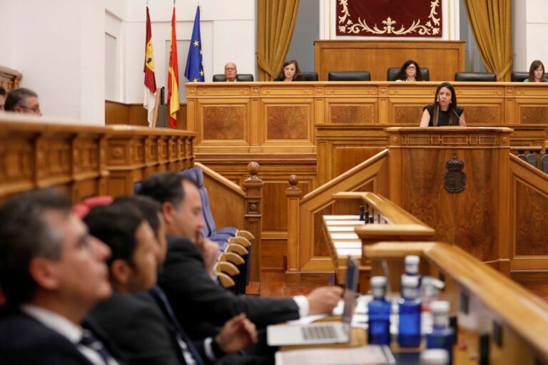 El Pleno de las Cortes regionales aprueba tres resoluciones socialistas sobre financiación local y autonómica y sobre sanidad