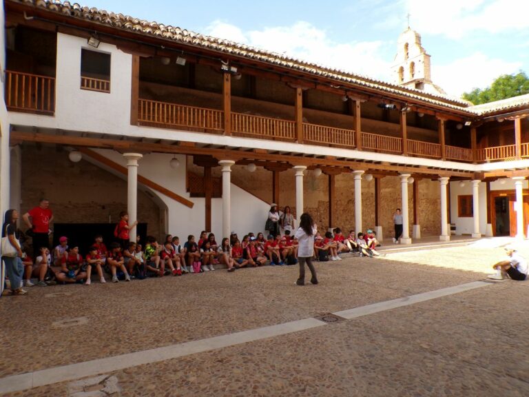 Más de trescientos alumnos de toda la provincia vistan el Patio de Comedias de Torralba en la última quincena de mayo