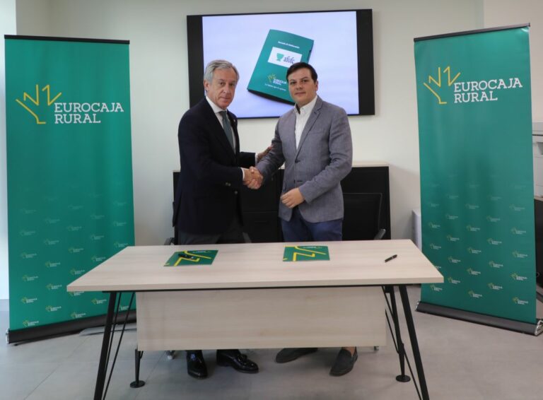 Eurocaja Rural respalda al tejido empresarial farmacéutico de la Comunidad Valenciana