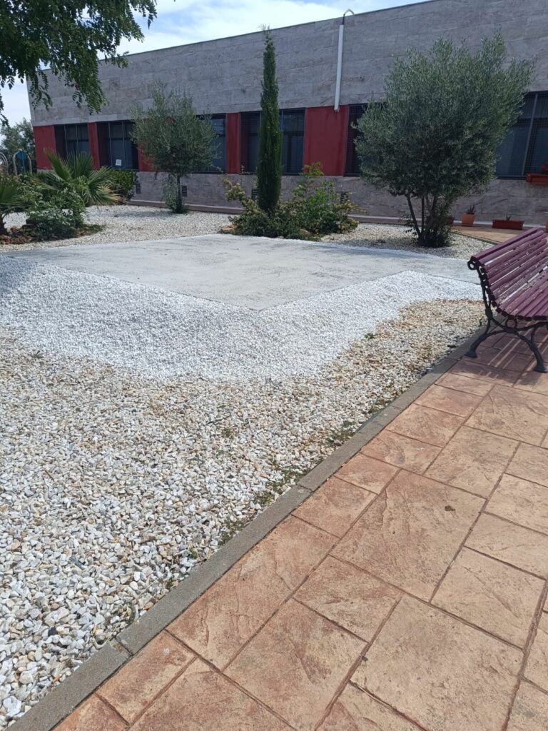 CR Inclusiva COCEMFE finaliza las obras de mejora del entorno exterior de su centro en Puertollano