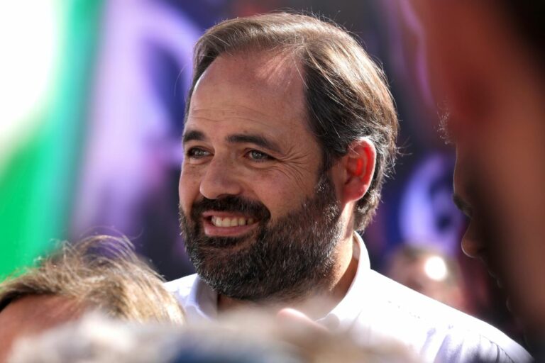 No son las siglas, es la dignidad de España