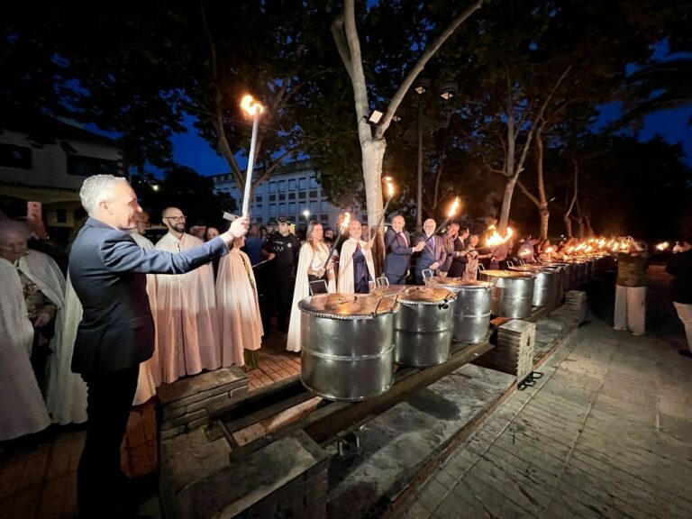 Puertollano honra el esfuerzo de sus antepasados frente al fuego ancestral del Santo Voto