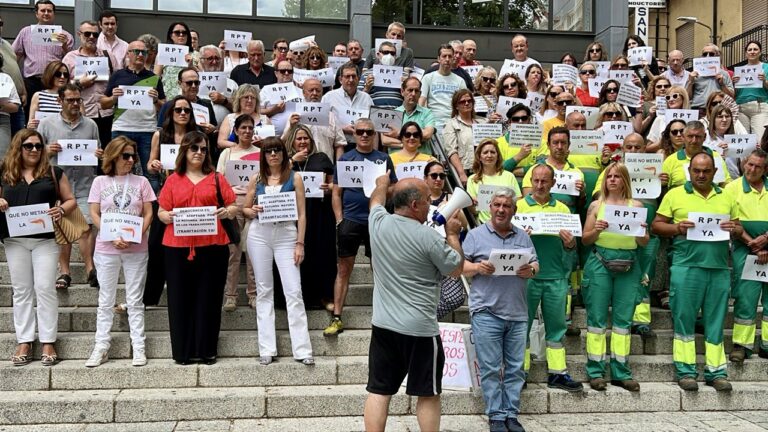 Puertollano: Inédito conflicto entre funcionarios municipales con recriminaciones entre CCOO y plantilla mientras el alcalde se coloca junto a manifestantes