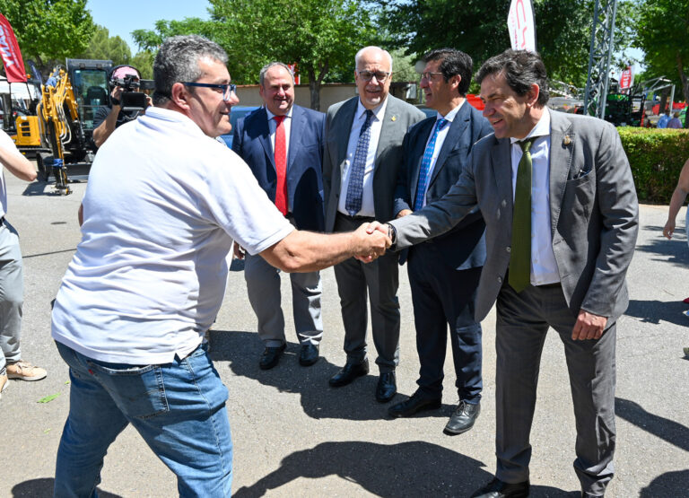 Valverde pone de manifiesto en la inauguración de FERCAM los desafíos a los que se enfrenta el sector del campo en la provincia