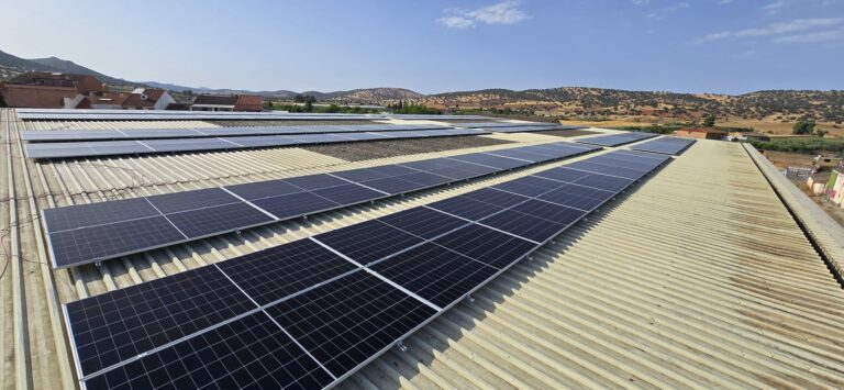 Guadalmez avanza hacia la sostenibilidad con su Comunidad Energética y la instalación del primer autoconsumo colectivo para sus vecinos y empresas del municipio