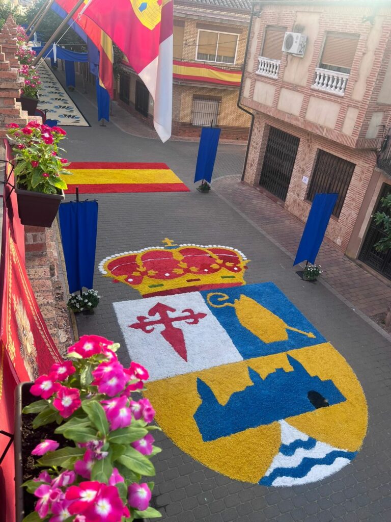 Villanueva de la Fuente celebra un Corpus Christi tradicional, familiar y seña de identidad