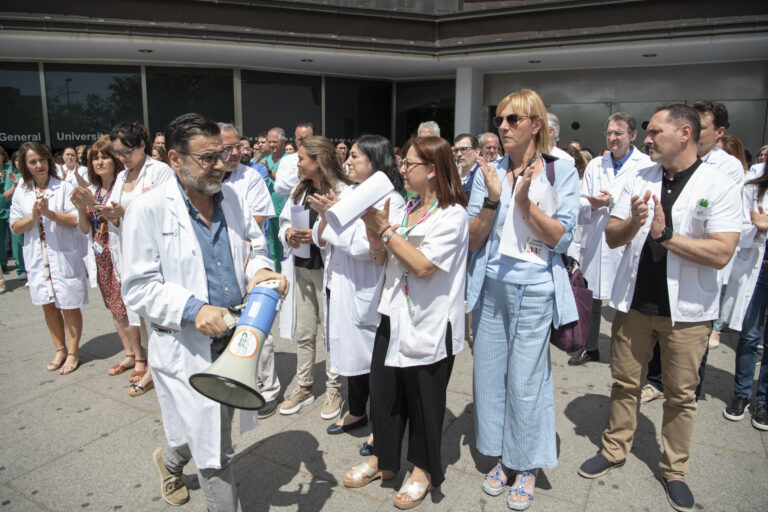 Profesionales del hospital de Ciudad Real claman por la agresión de la familia de una paciente al personal sanitario