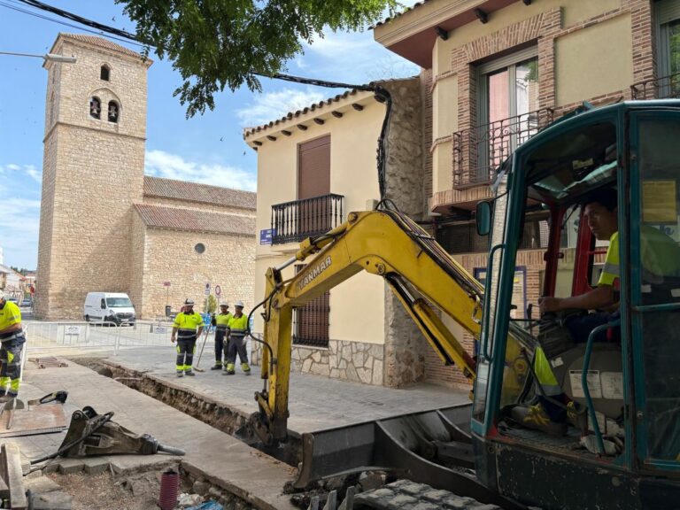 Ciudad Real: Avanza la renovación de redes de abastecimiento de agua con una intervención clave en la calle Ángel
