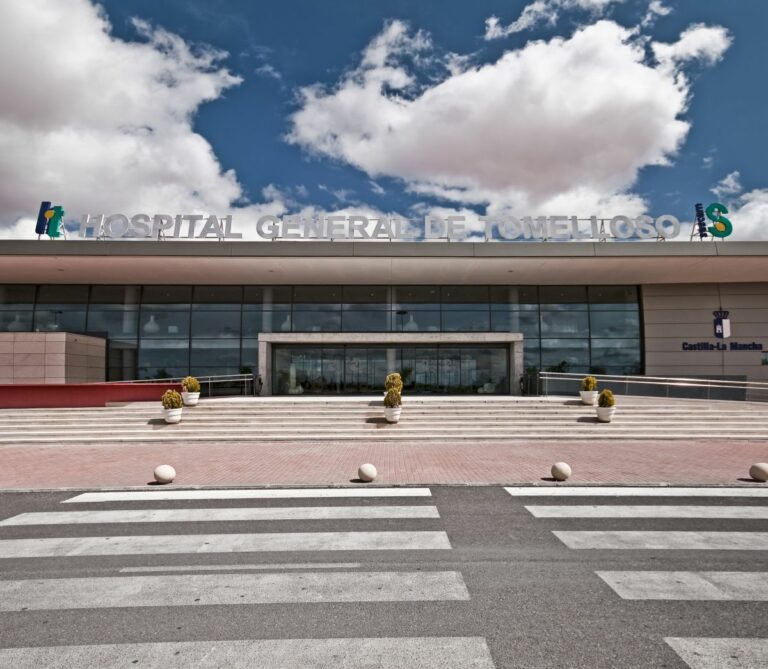 Trasladan al hospital a una trabajadora tras quedar su mano atrapada en una máquina en Tomelloso