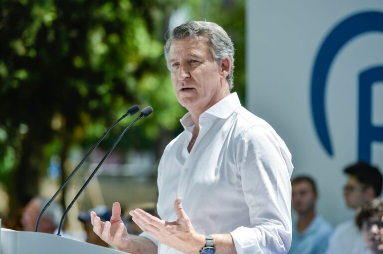 Feijóo dice que Sánchez no está «limpio» y carga contra Vox por dedicarse a «criticar» a PP tras informe de la UCO