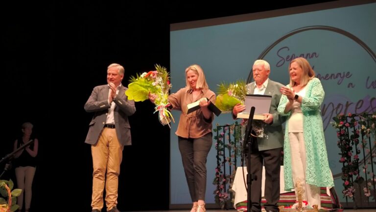 Ciudad Real: Samuel Guerrero y la Federación de Peñas Alarcos reciben los premios Mayores Destacados 2025