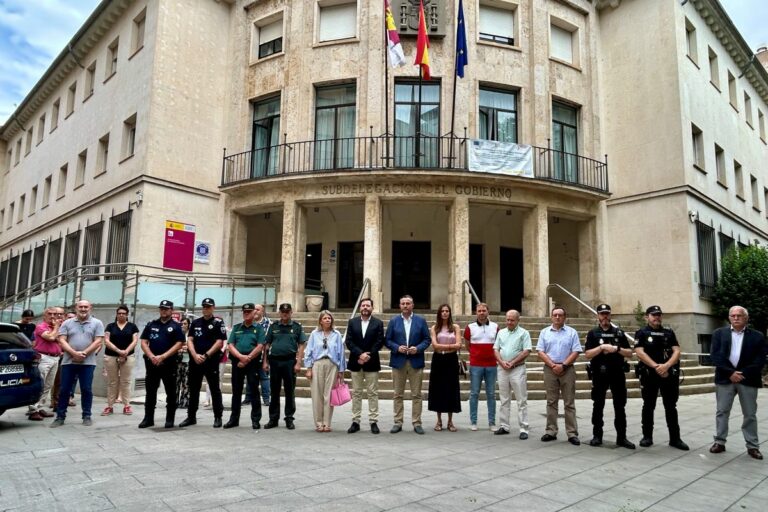 La Subdelegación del Gobierno en Ciudad Real guarda un minuto de silencio por el asesinato machista de Maritza, de 49 años, en A Coruña