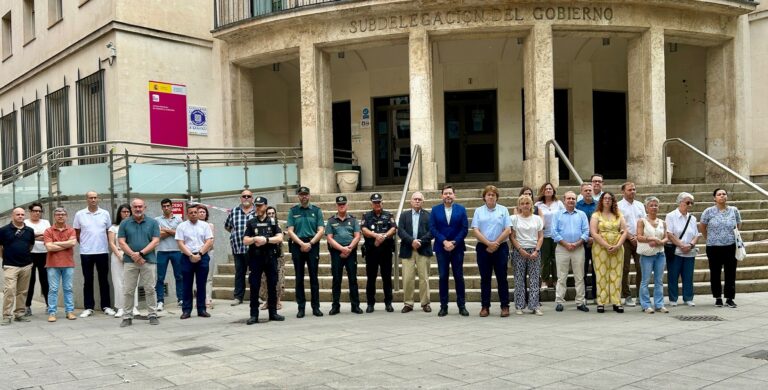 Ciudad Real condena el asesinato machista de Pilar con un minuto de silencio