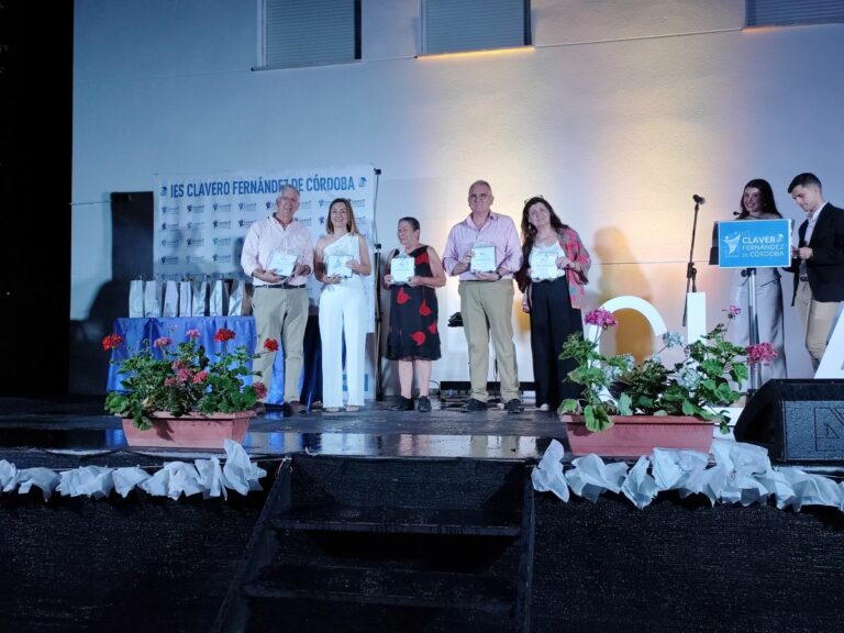 Almagro: El IES Clavero celebra su 50 aniversario con un emotivo encuentro de antiguos alumnos y profesores