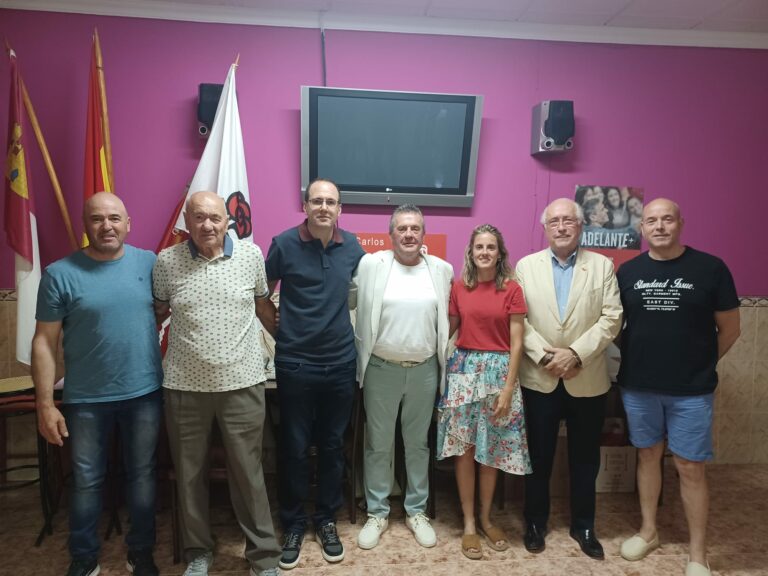 El PSOE de San Carlos del Valle sigue confiando en la experiencia del alcalde de la localidad, José Torres, para dirigir la secretaría General del partido