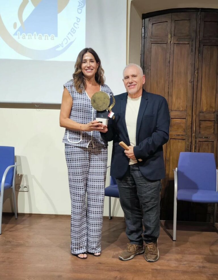 La Asociación Lantana reconoce la trayectoria de la senadora Rosa Romero con un premio a su compromiso social La Asociación Lantana reconoce la trayectoria de la senadora Rosa Romero con un premio a su compromiso social