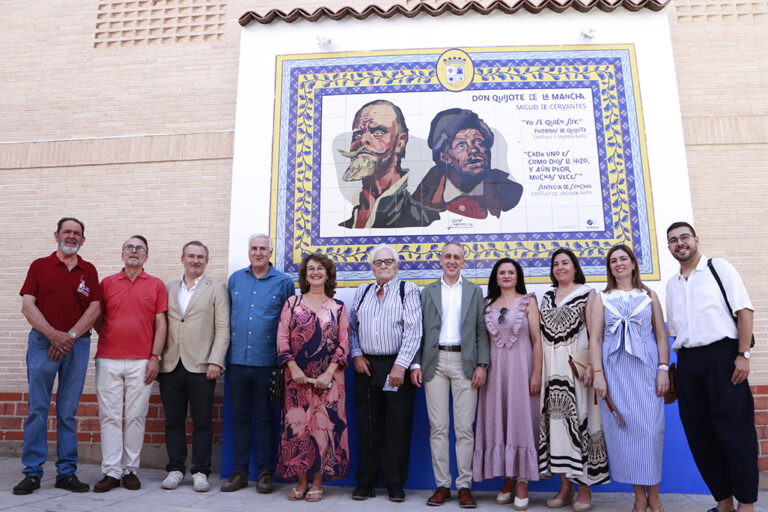 Almodóvar del Campo despliega su alma cervantina con cuatro monumentales murales inspirados en la obra de Palmero