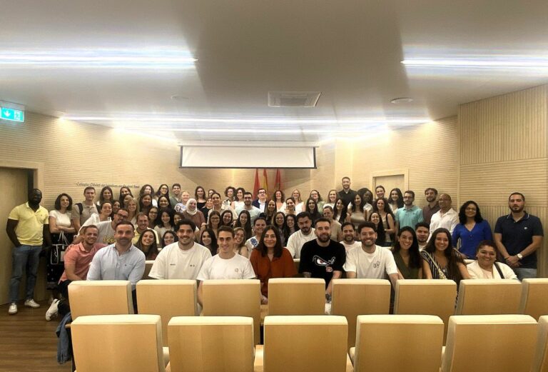 El Colegio de Médicos recibe a los nuevos residentes que se incorporan a los centros sanitarios de la provincia de Ciudad Real