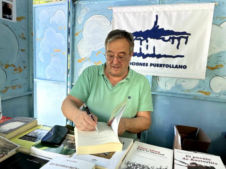 Manuel Valero presenta este miércoles en Puertollano su novela «Un largo pórtico»