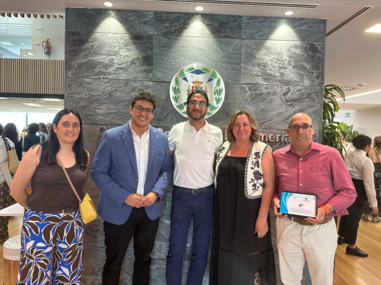 El presidente del Colegio entrega el premio a la residencia de mayores Gregorio Marañón situada en el top 10 de los mejores centros de España