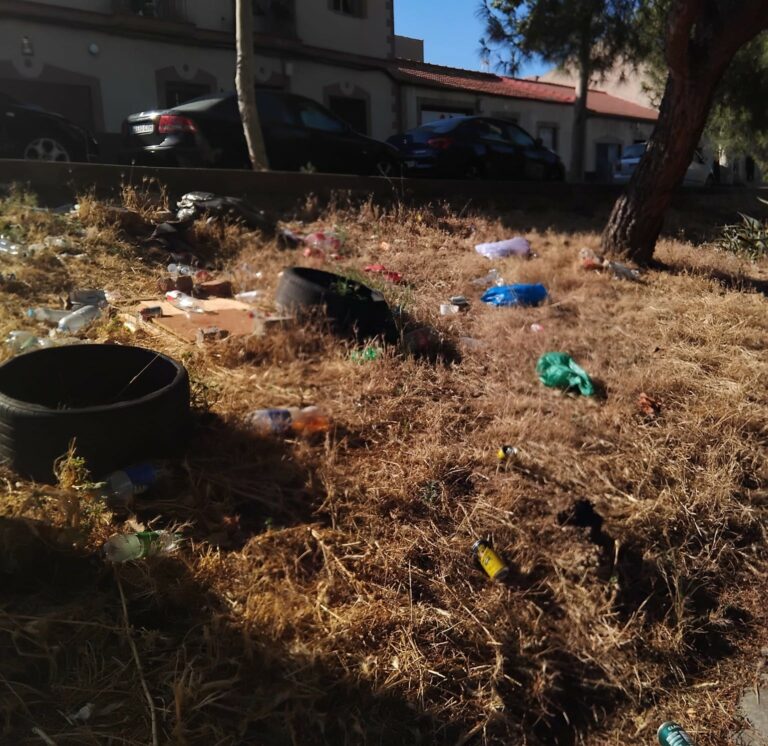 La calle Fernando el Santo de Puertollano, un auténtico muladar que horroriza a los vecinos La calle Fernando el Santo de Puertollano, un auténtico muladar que horroriza a los vecinos