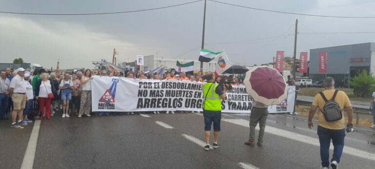 La alcaldesa de Puebla de Don Rodrigo se suma a la manifestación por una N-430 digna: “Más de 25 años esperando una solución”