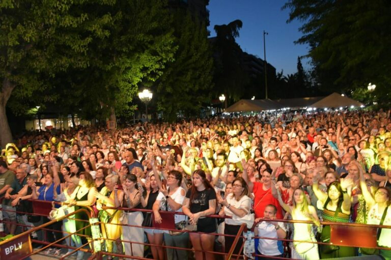 Puertollano: Azúcar Moreno y el mercado medieval petan el Paseo en el festivo del Santo Voto