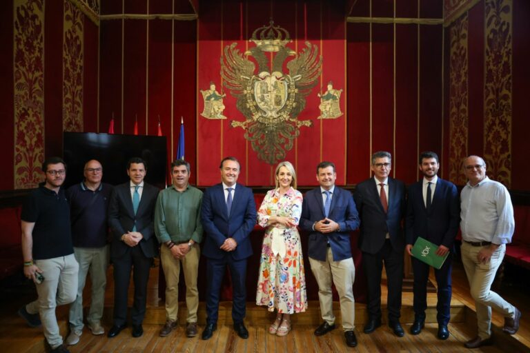 VOX denuncia en Toledo el nuevo Estatuto de Castilla-La Mancha como un «pacto del bipartidismo para blindar su poder»