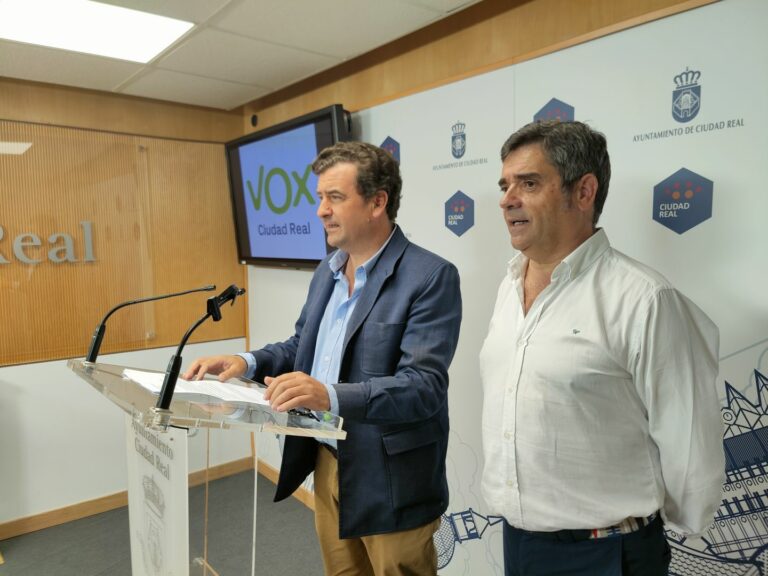 VOX logra dos mociones clave pese al bloqueo del alcalde y reitera su disposición a desbloquear el Ayuntamiento