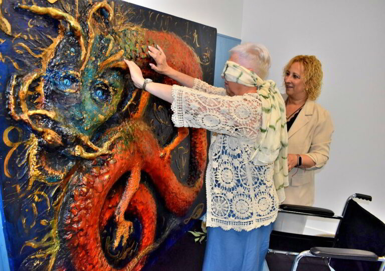 Puertollano: Un arte para sentir sin barreras en una exposición en el centro de Amiab