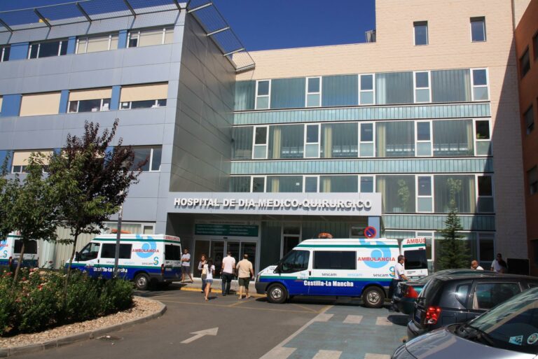 Trasladan al hospital a un hombre en Pedro Muñoz por quemaduras tras el incendio en una viña